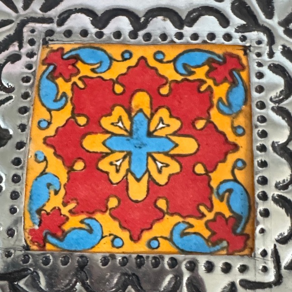 handcrafted Mexican tin jewelry box with a handpainted Talavera ceramic tile - Picture 10 of 10